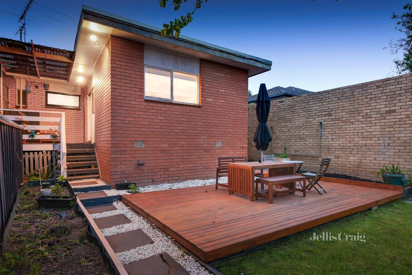 2/17 Wendover Court, Mount Waverley image 7