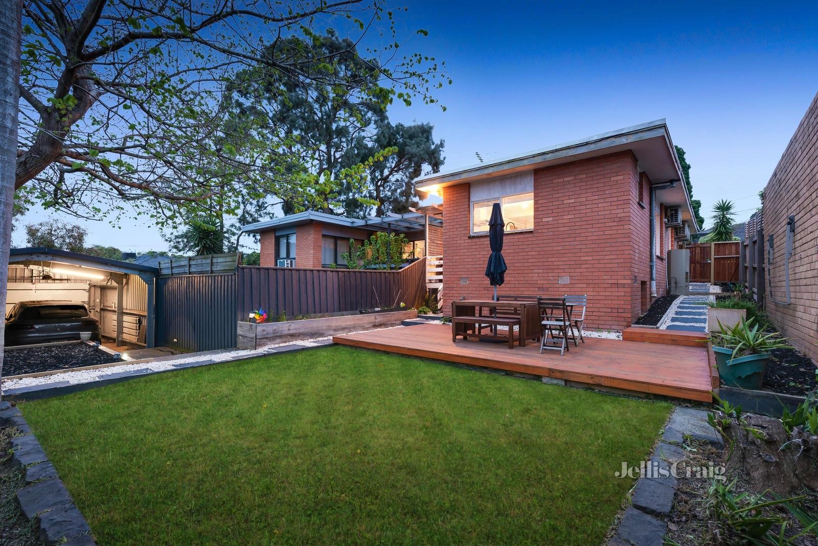 2/17 Wendover Court, Mount Waverley image 8