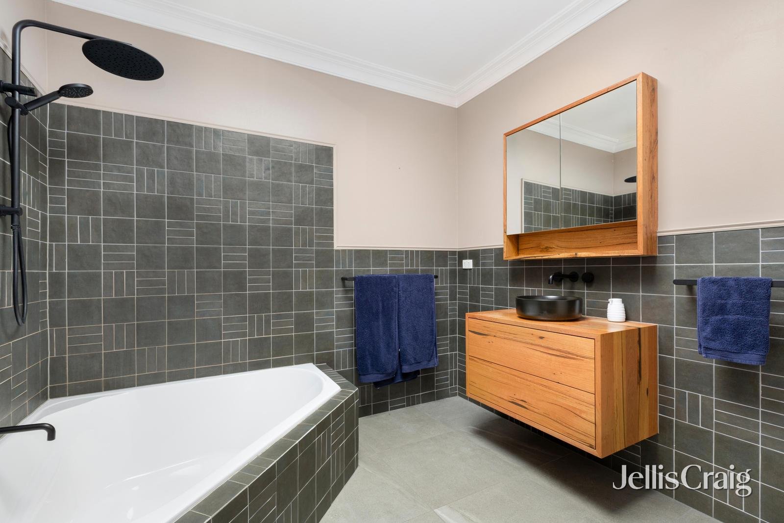 2/171 Mason Street, Newport image 8