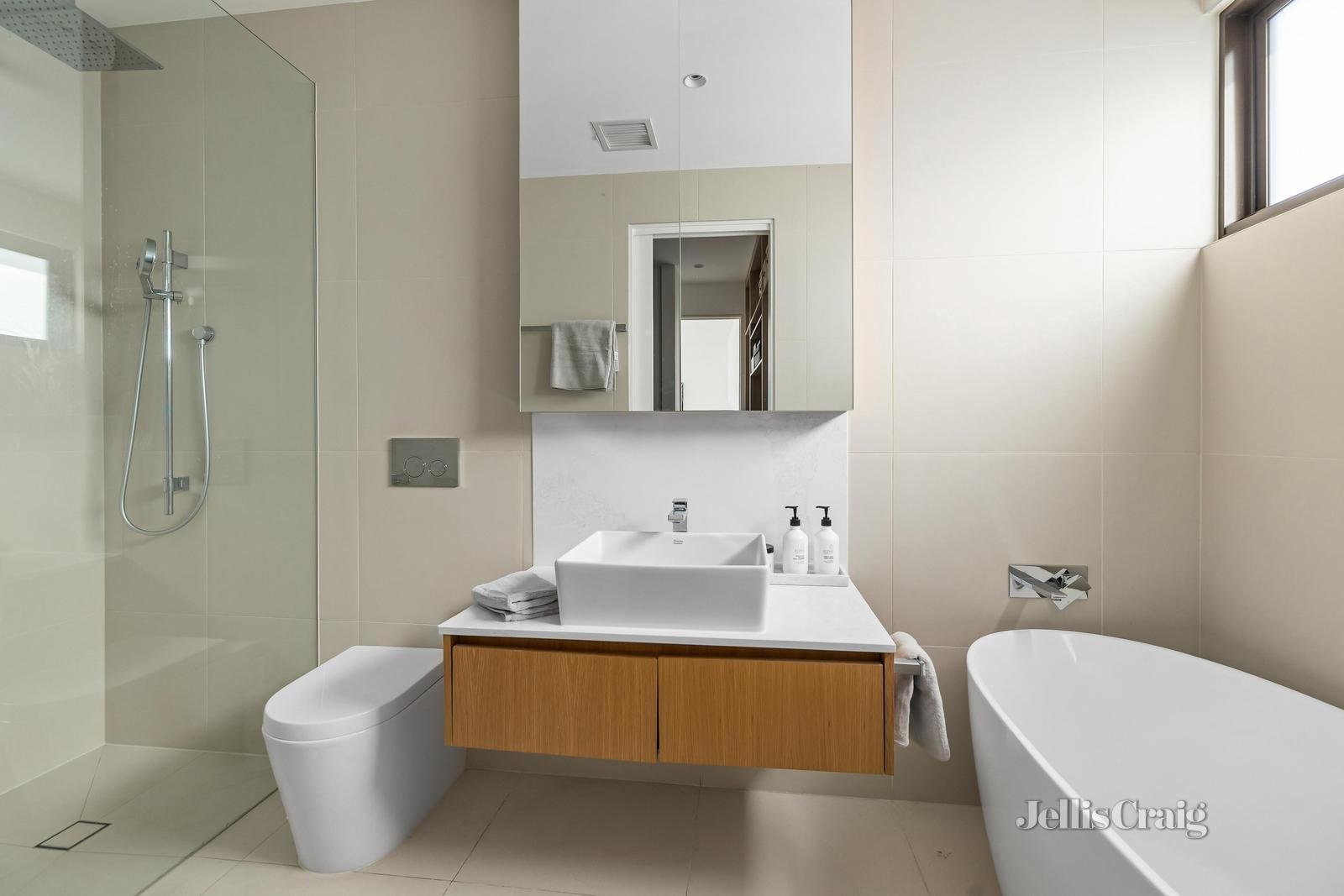 2/172 Prospect Hill Road, Canterbury image 6