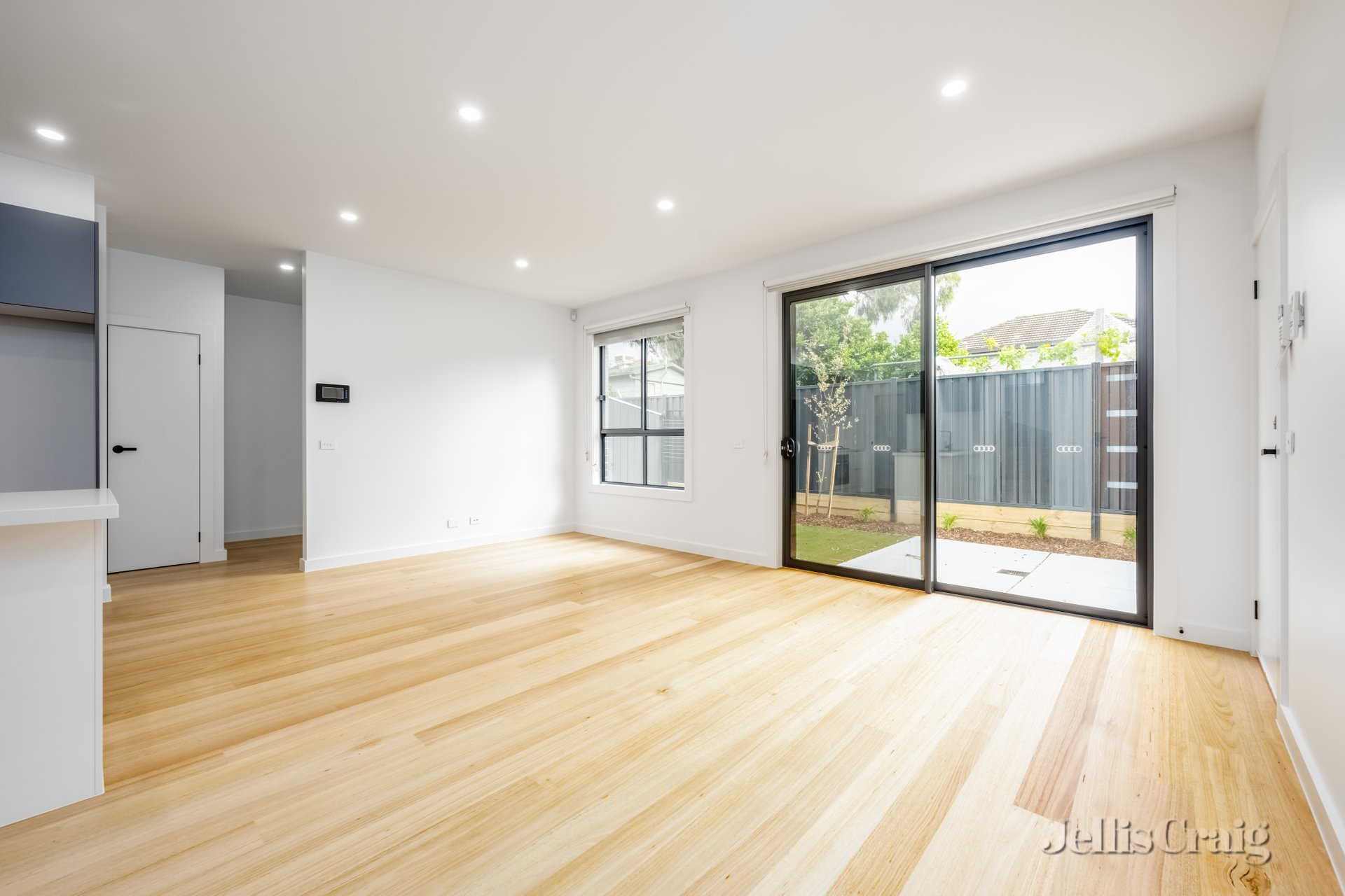 2/175 Collins Street, Thornbury image 2