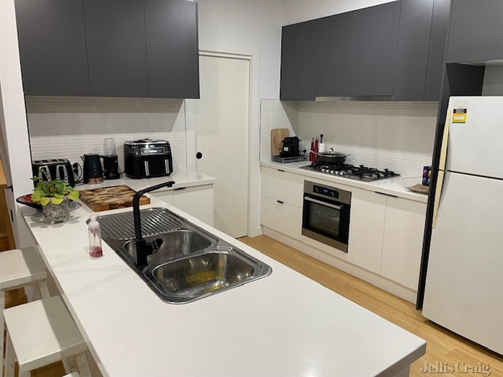 2/175 Collins Street, Thornbury image 2