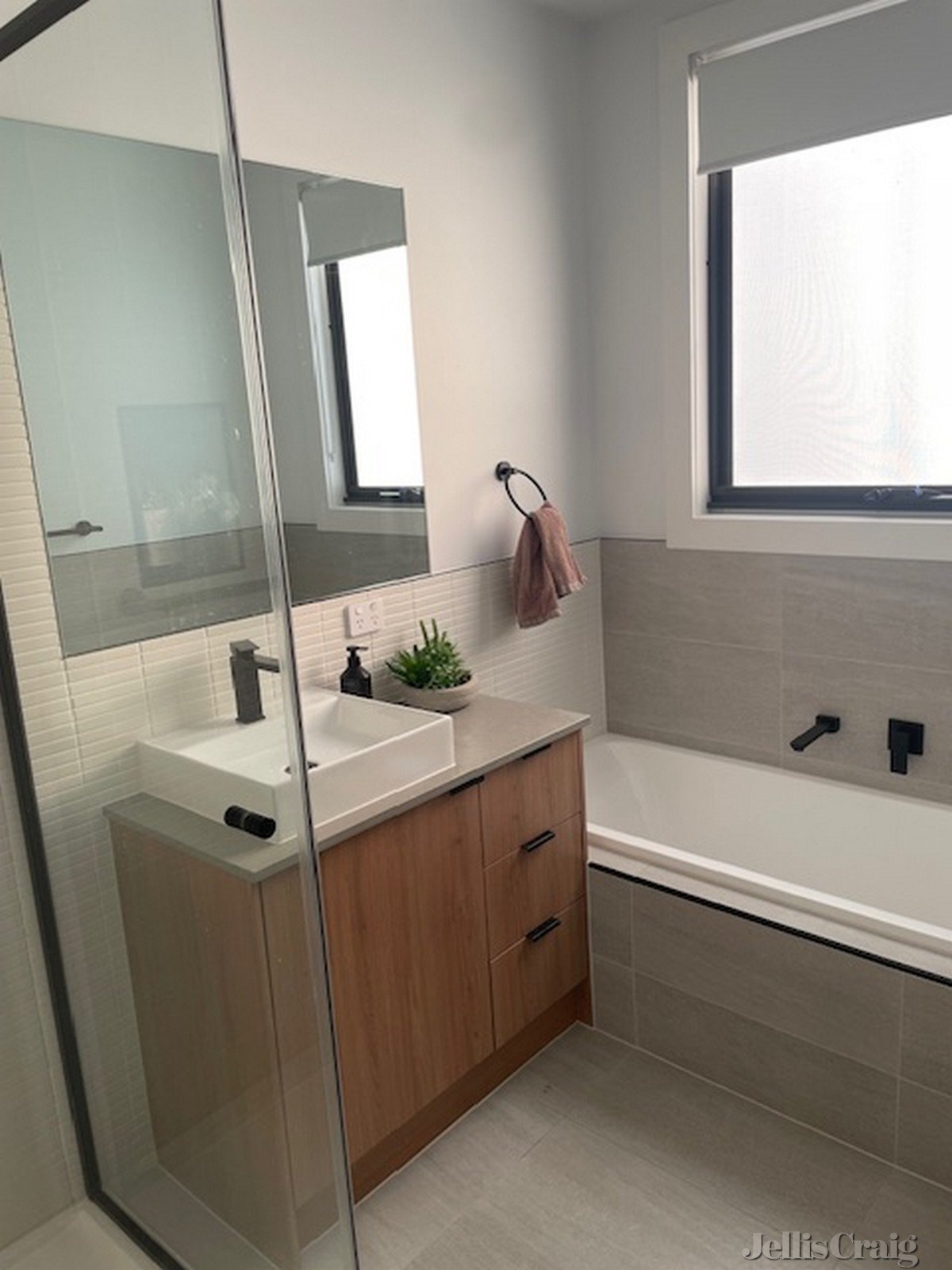 2/175 Collins Street, Thornbury image 6