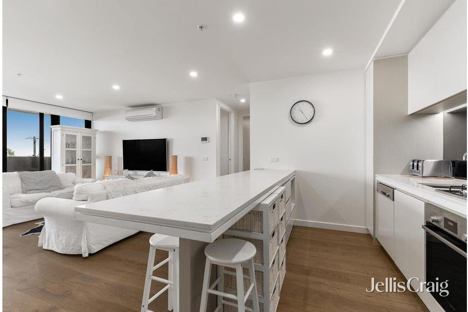 217/600 Doncaster Road, Doncaster image 1