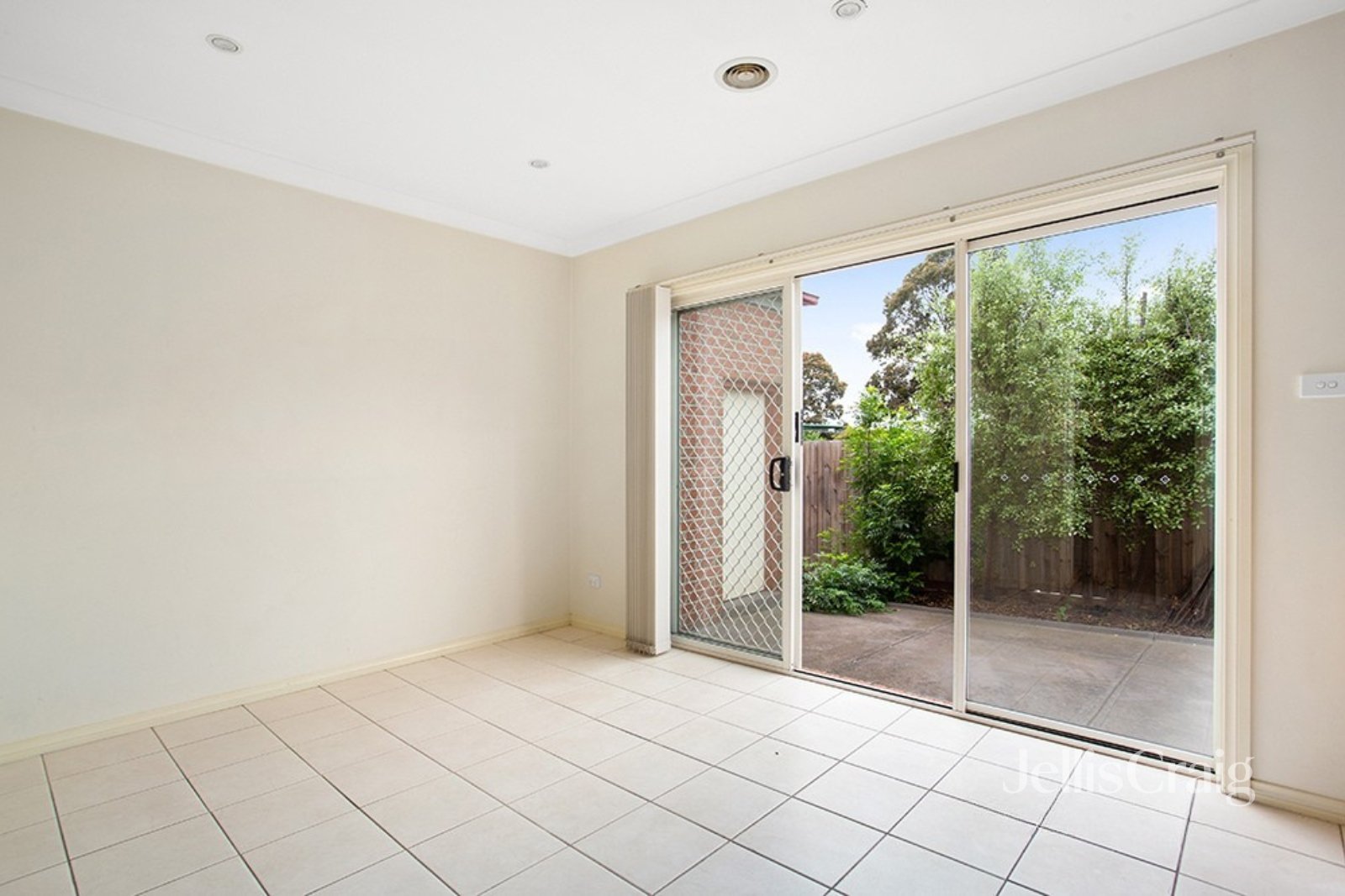 2/179 Grimshaw Street, Greensborough image 3
