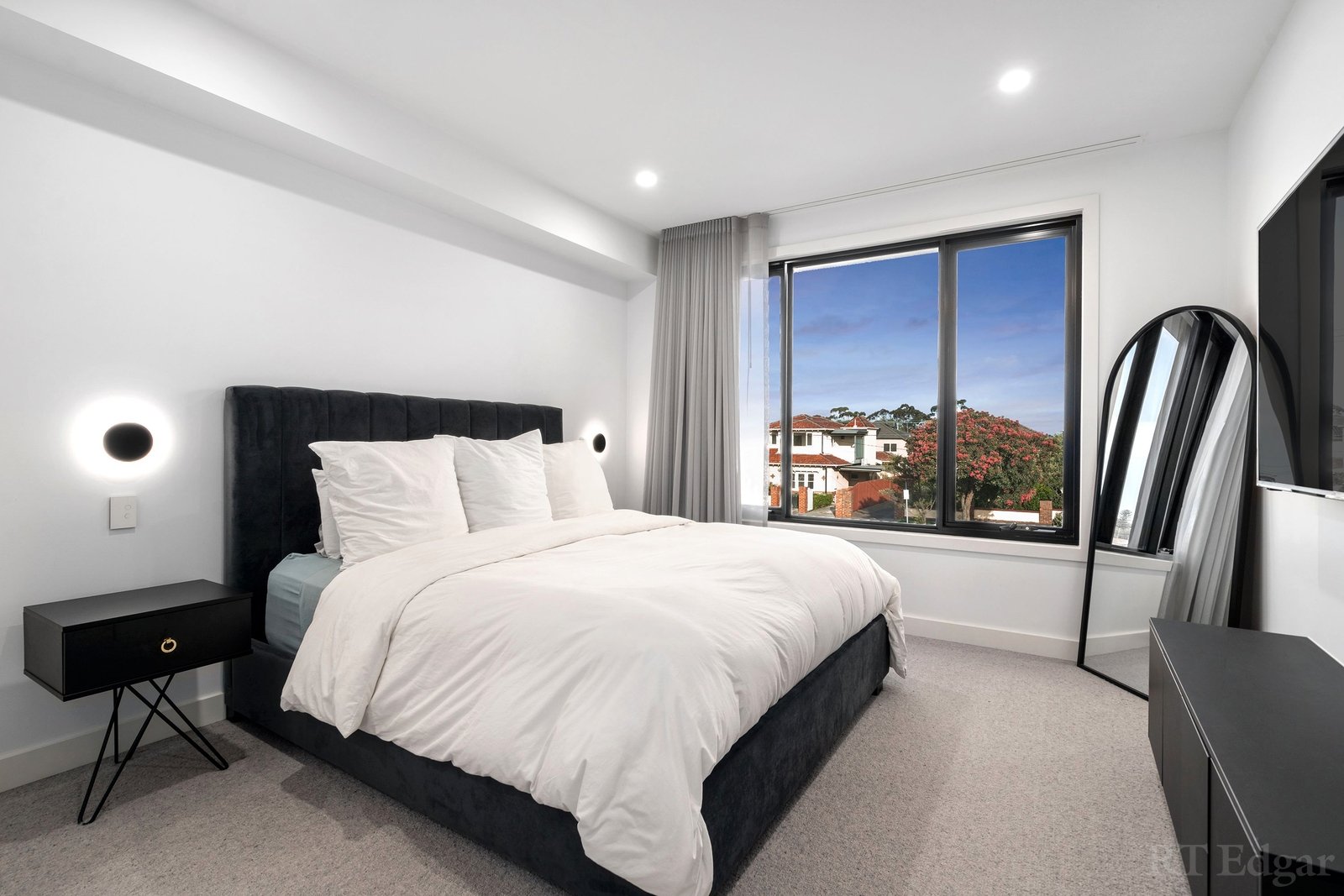 Property Gallery Thumbnail 13