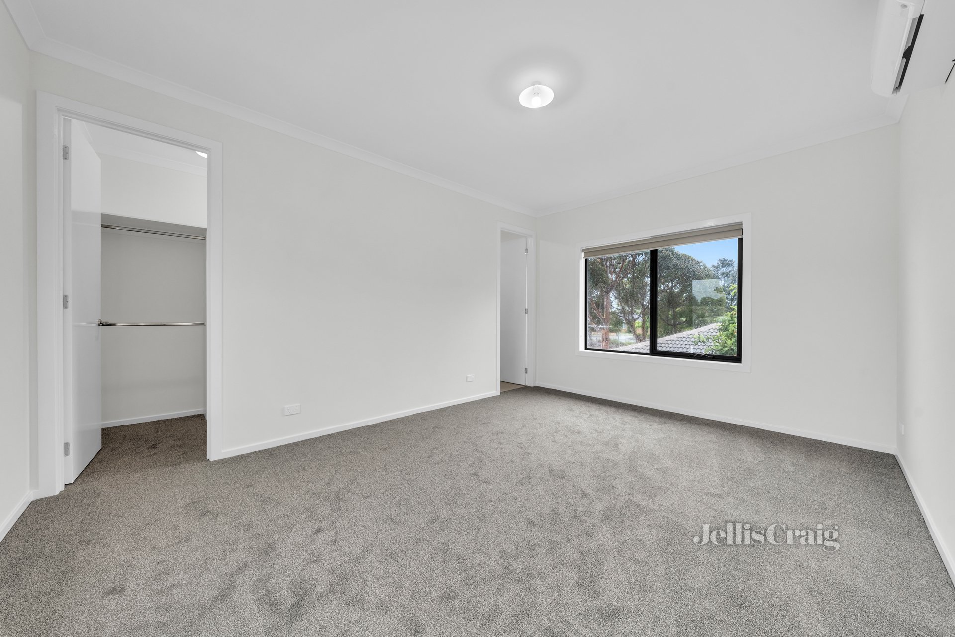 2/18 Albert Street, Mount Waverley image 4