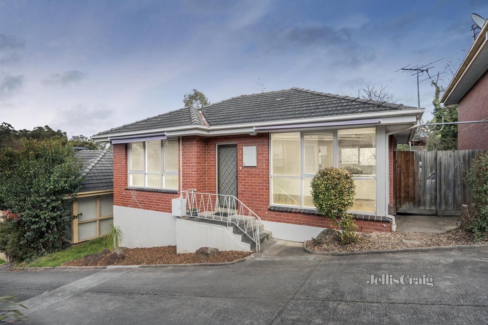 2/18 Alma Street, Lower Plenty image 1