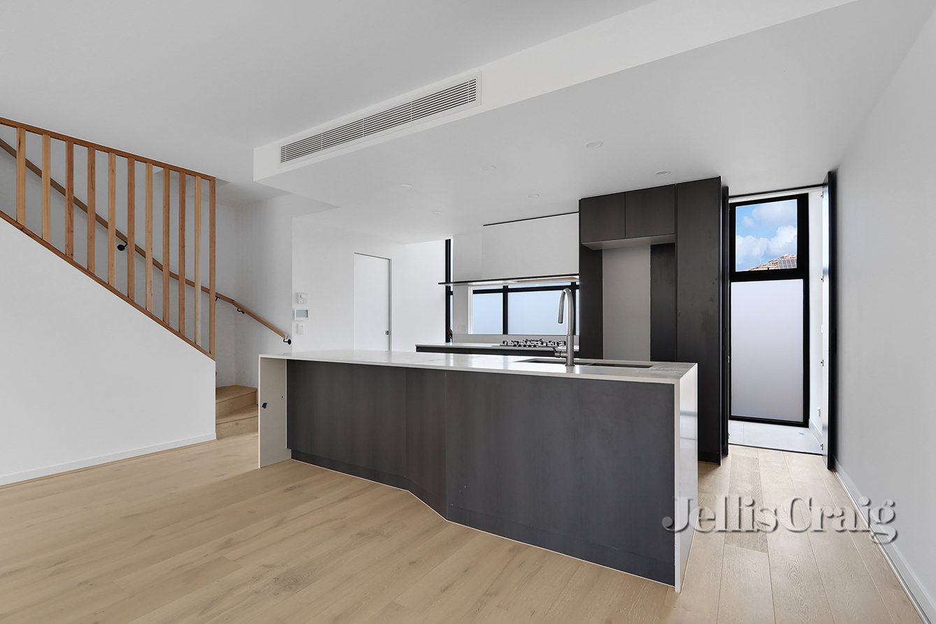 2/18 Becket Avenue, Bentleigh East image 1