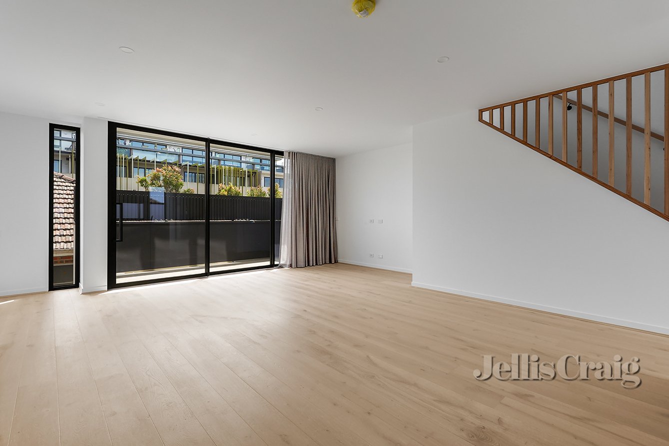2/18 Becket Avenue, Bentleigh&nbsp;East image 2