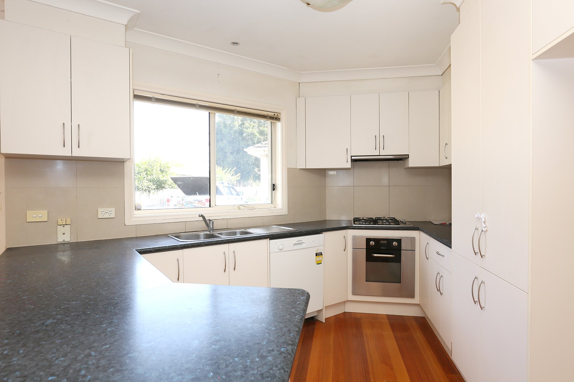 2/18 Bennett Avenue, Mount Waverley - Print Image 1