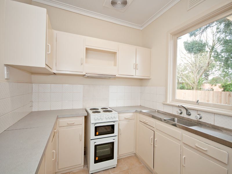 218 Blackburn Road, Blackburn image 2