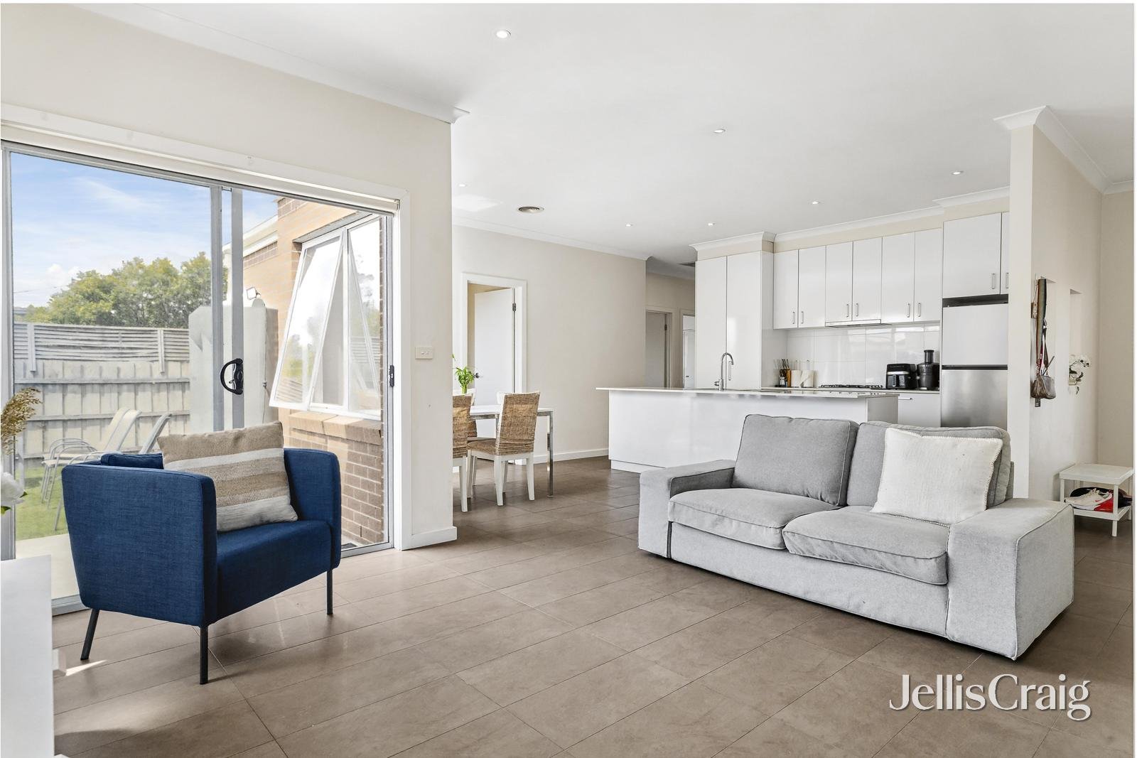 2/18 Cherry Avenue, Altona North image 2
