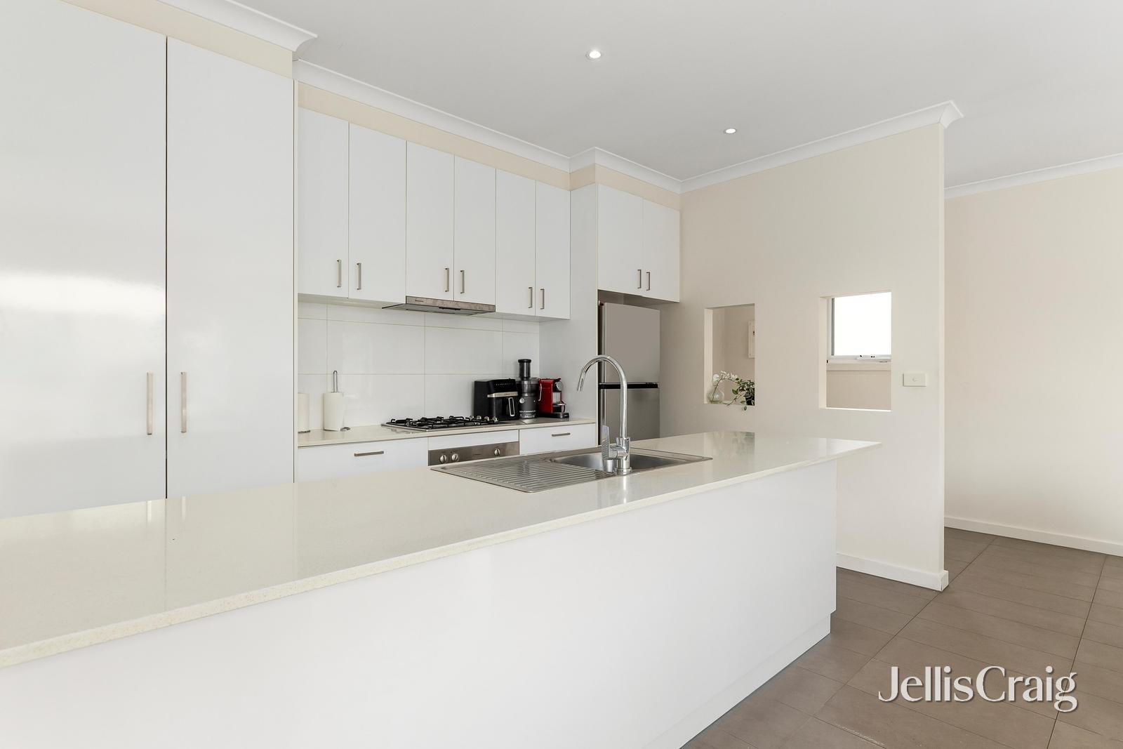 2/18 Cherry Avenue, Altona North image 4