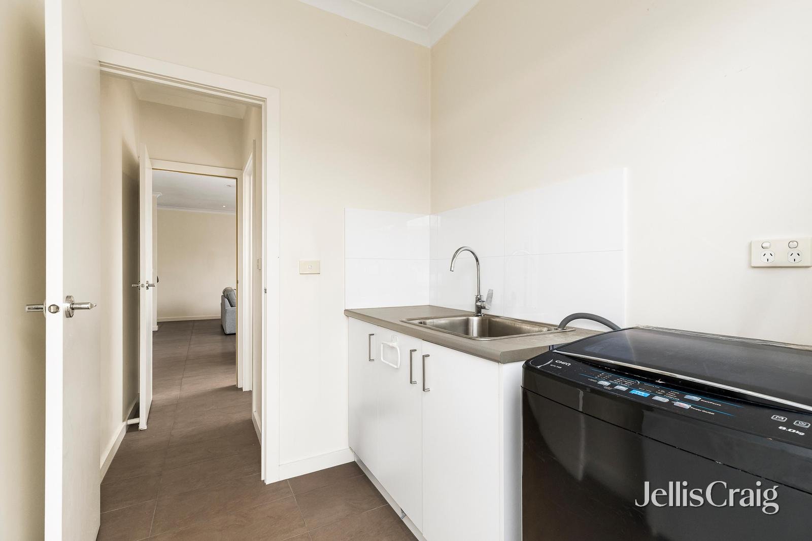 2/18 Cherry Avenue, Altona North image 8