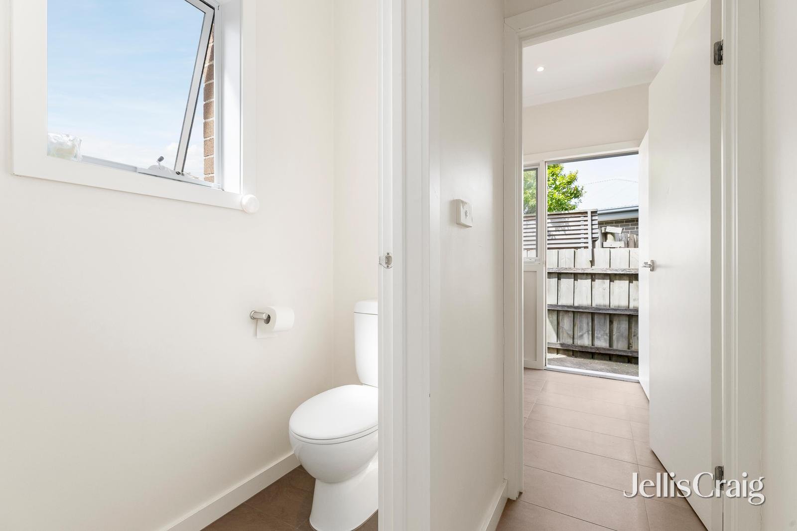 2/18 Cherry Avenue, Altona North image 9