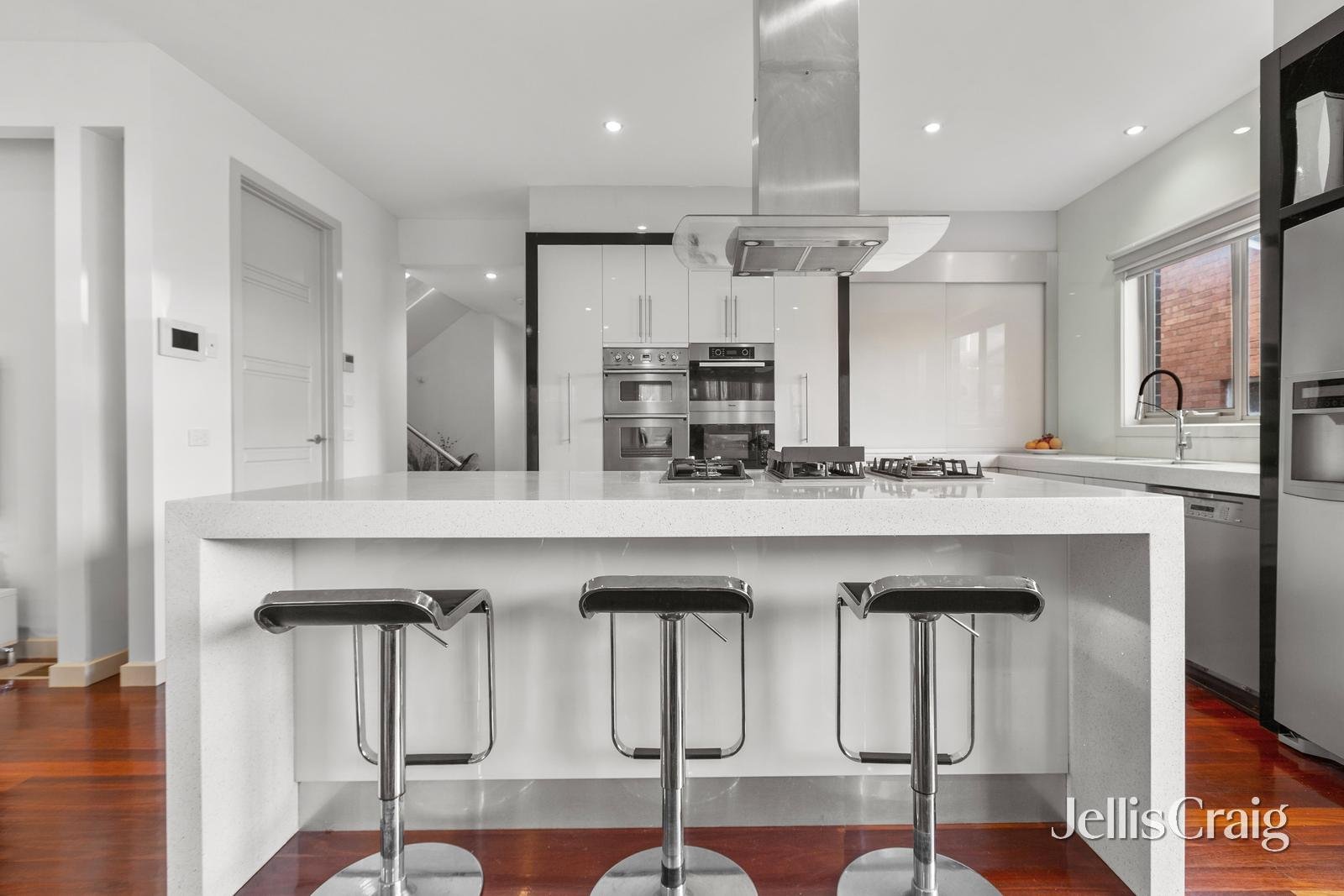 2/18 Clifford Street, Glen Waverley image 3