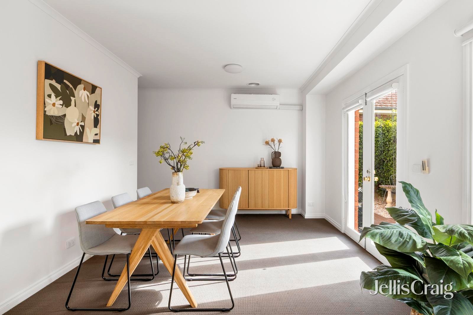 2/18 De Carle Street, Brunswick image 2