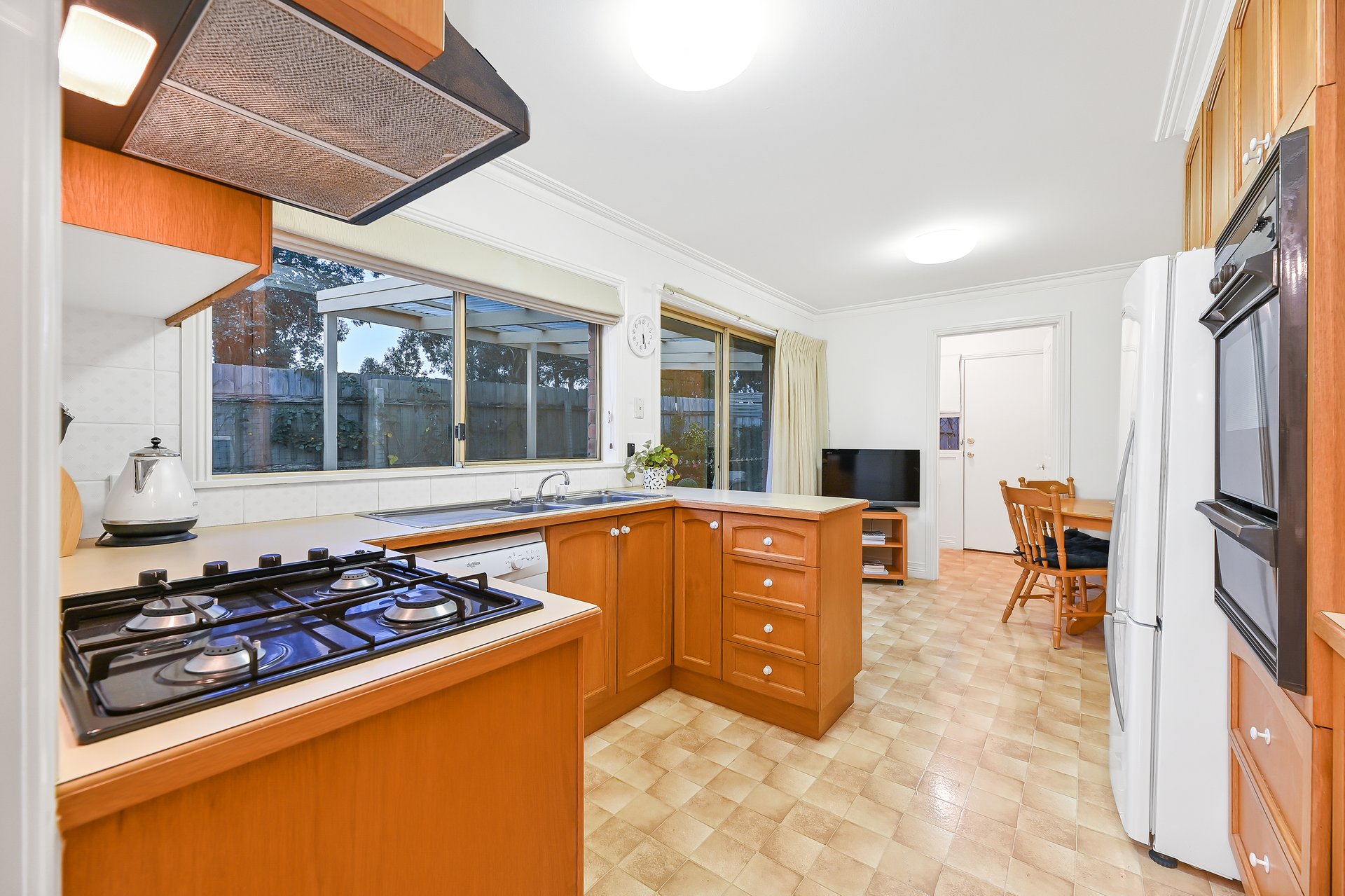 2/18 Edith Street, Glen Waverley image 5