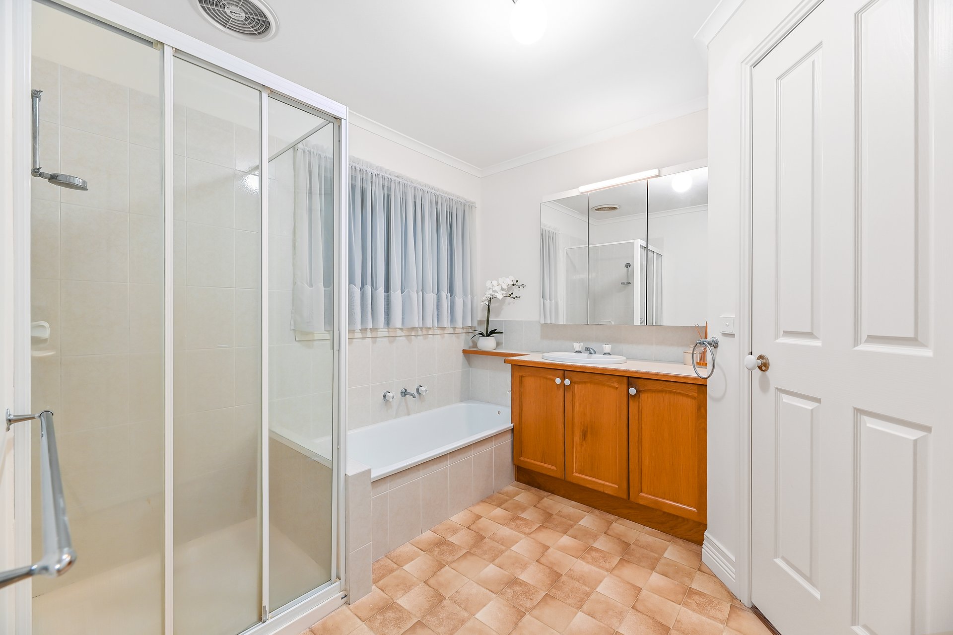 2/18 Edith Street, Glen Waverley image 9