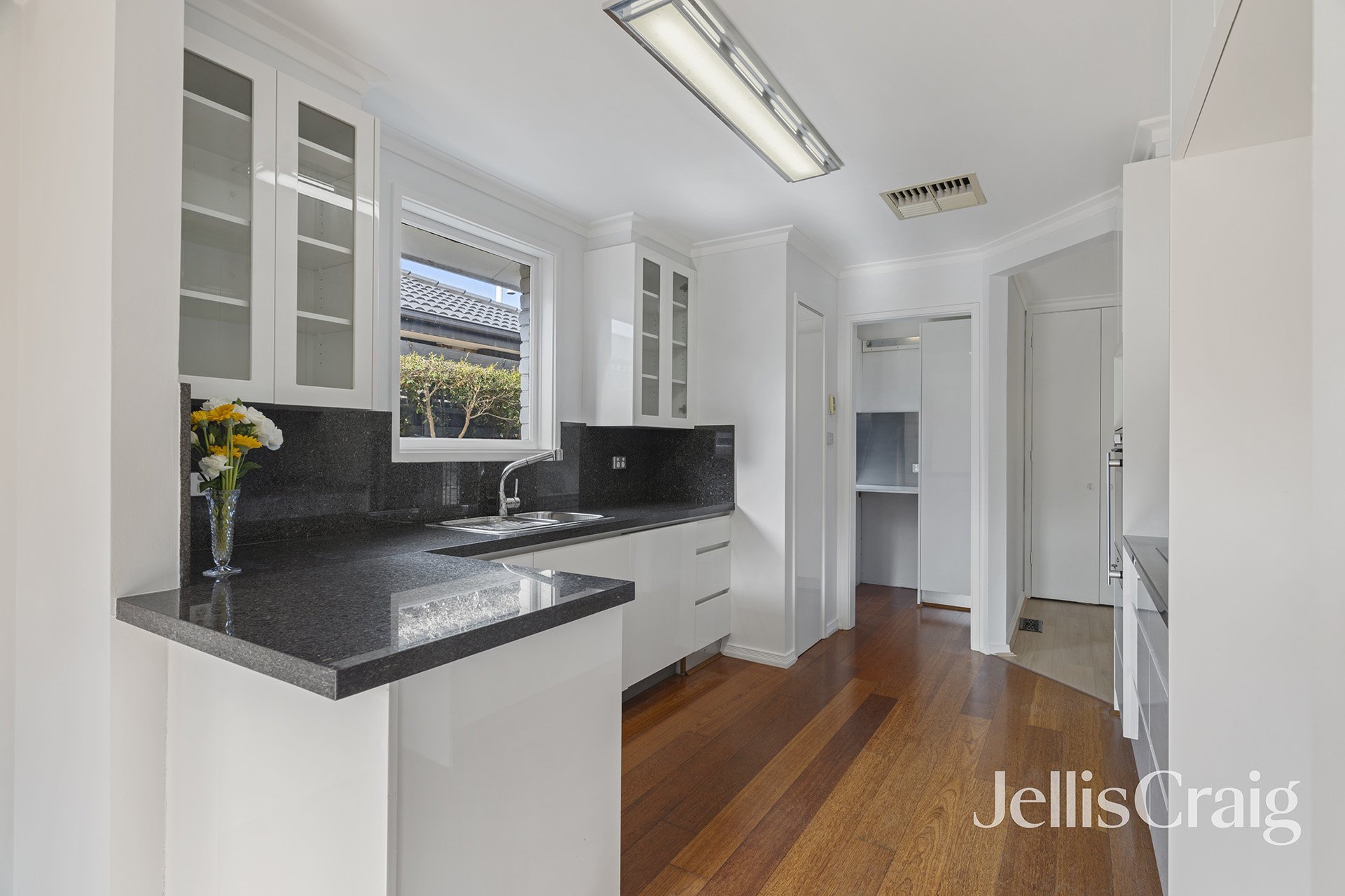 2/18 Florence Street, Mentone image 4
