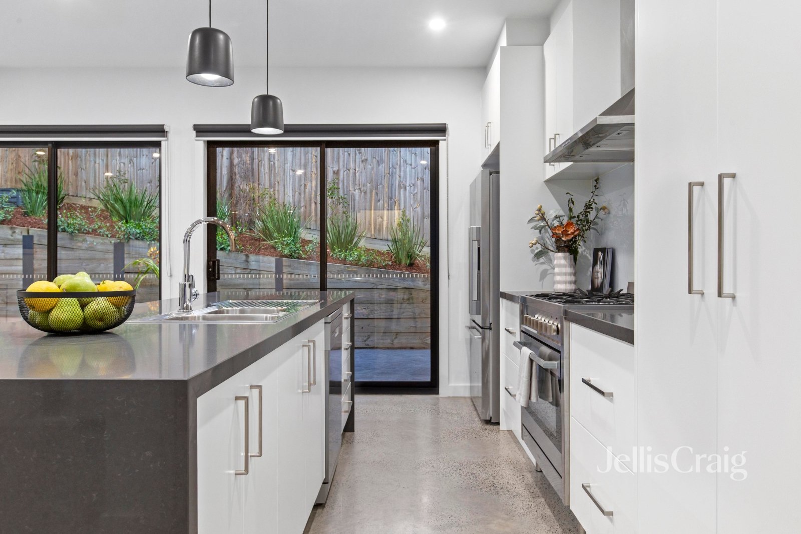 2/18 Helene Street, Eltham image 2