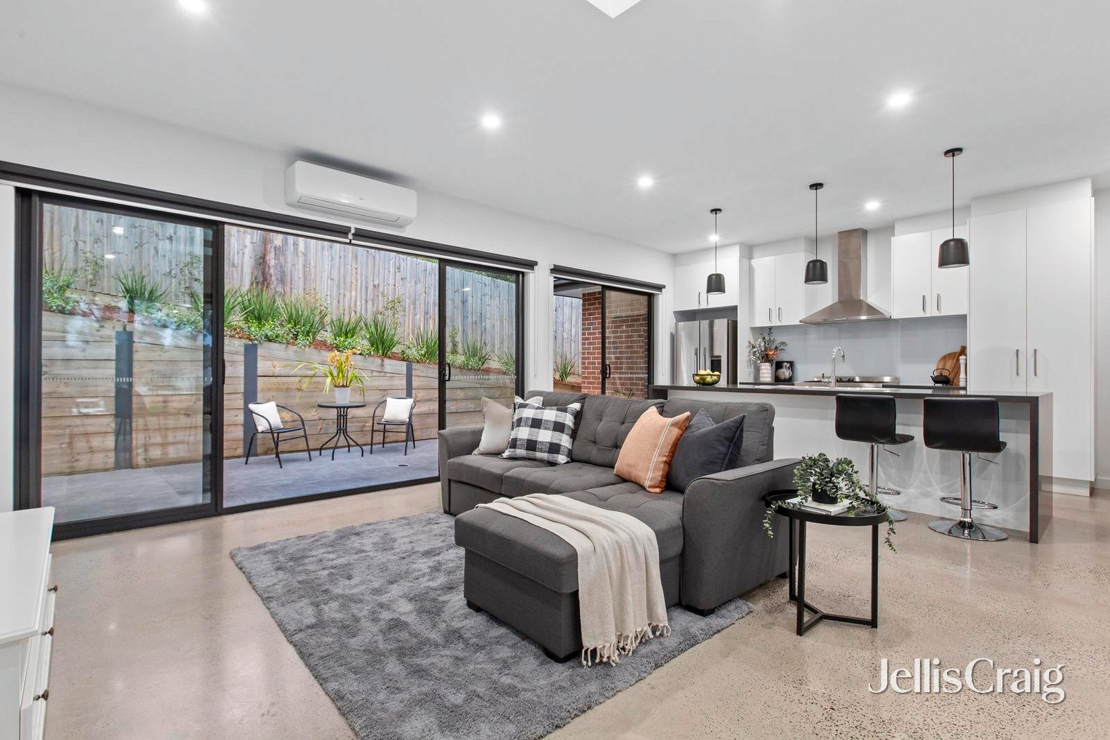 2/18 Helene Street, Eltham image 2