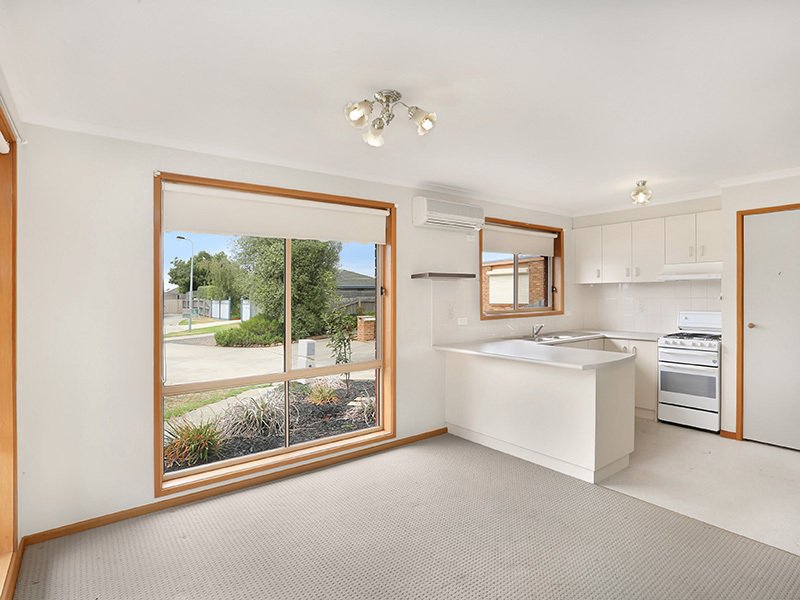2/18 Katarina Place, Whittington image 2