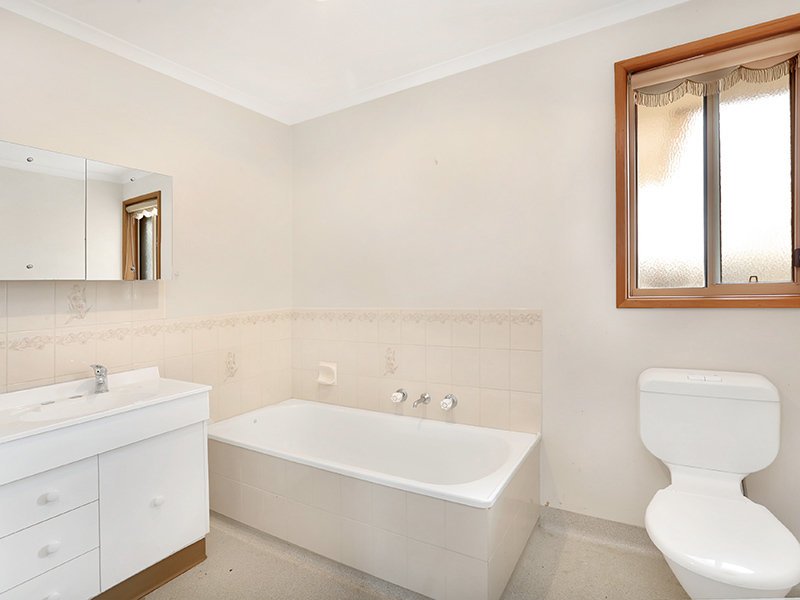 2/18 Katarina Place, Whittington image 5