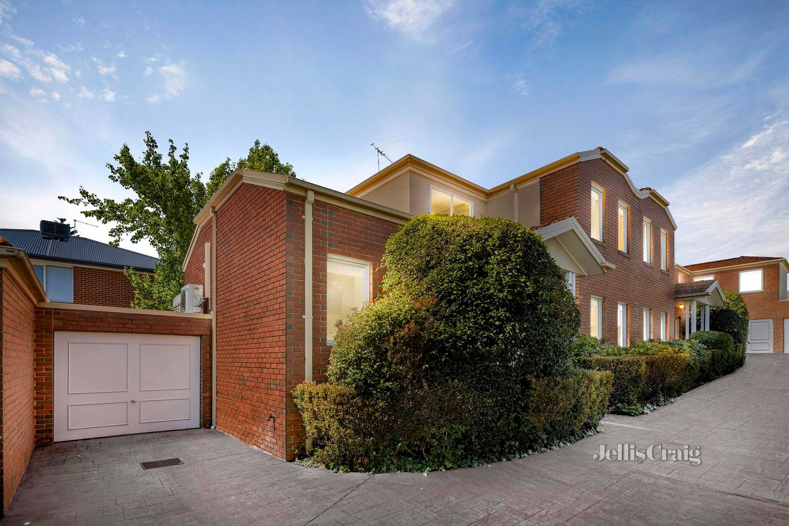 2/18 Linden Avenue, Ivanhoe image 2