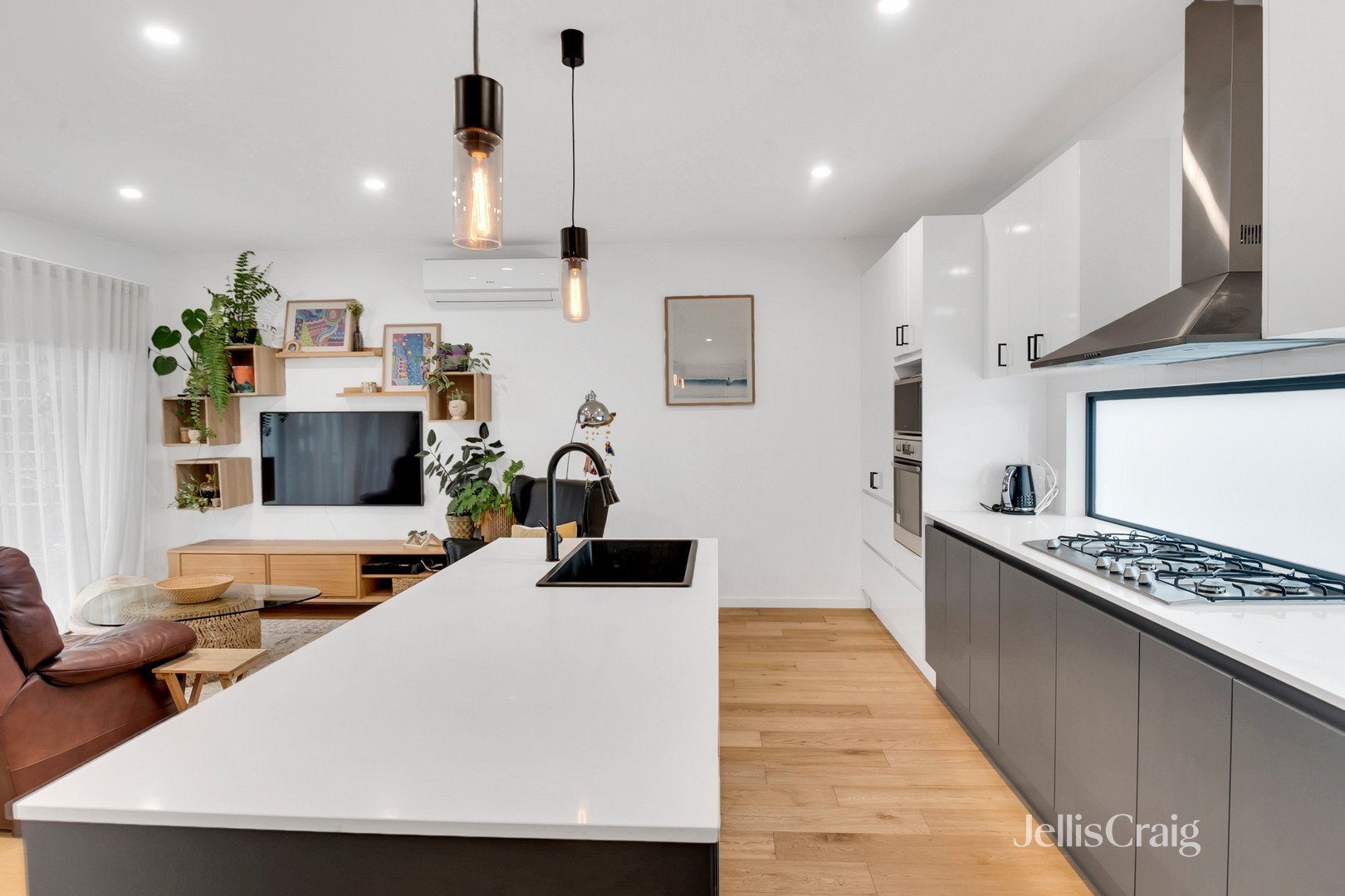2/18 Loch Street, Coburg image 3