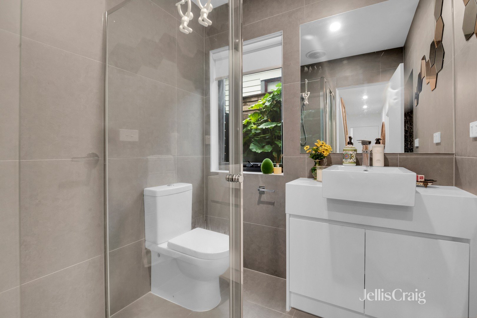 2/18 Loch Street, Coburg image 8