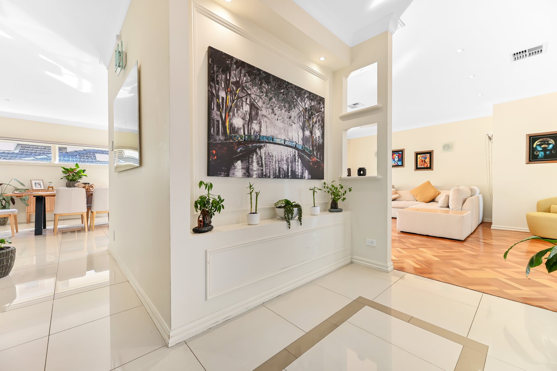2/18 Maple Street, Mount Waverley image 2