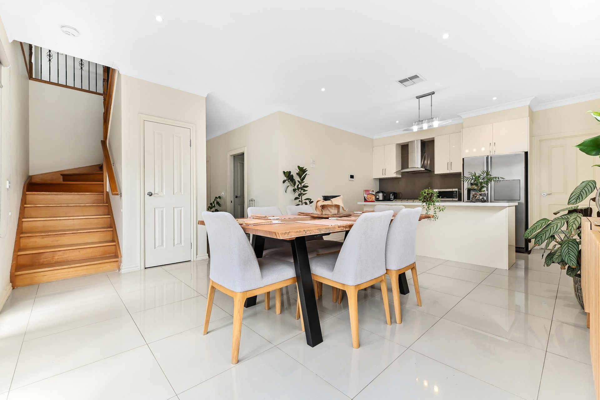2/18 Maple Street, Mount Waverley image 6