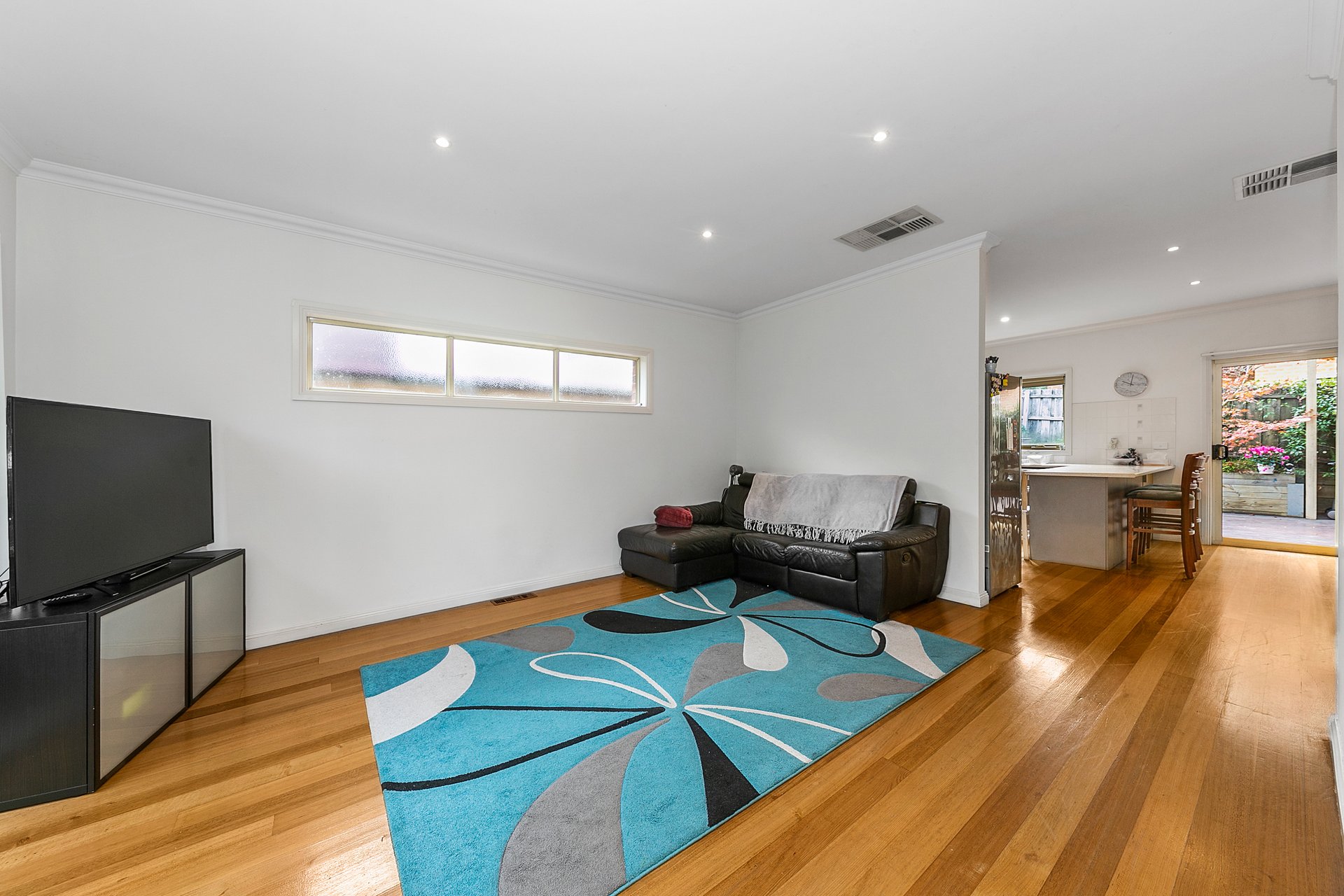 2/18 McGhee Avenue, Mitcham image 2