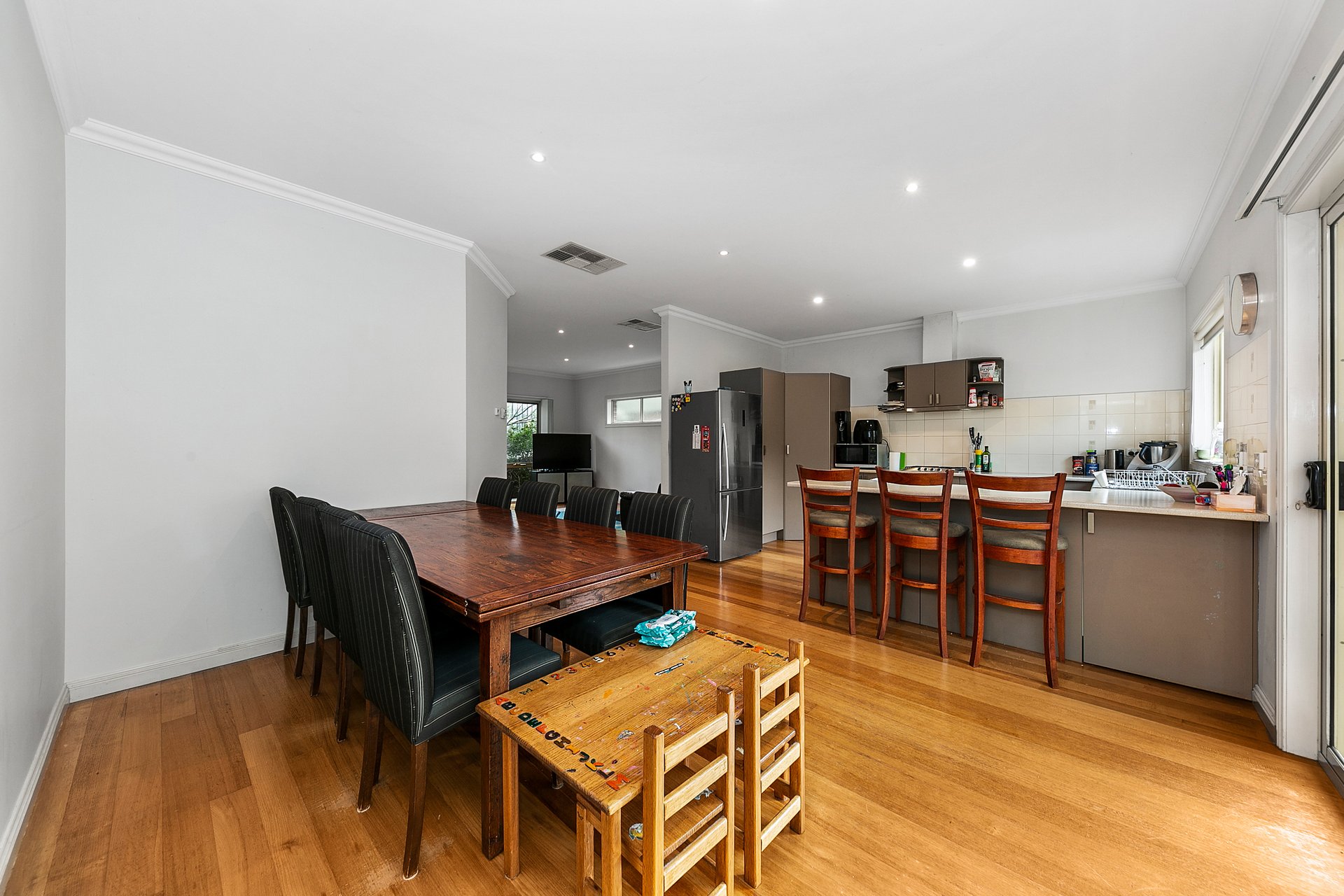 2/18 McGhee Avenue, Mitcham image 3