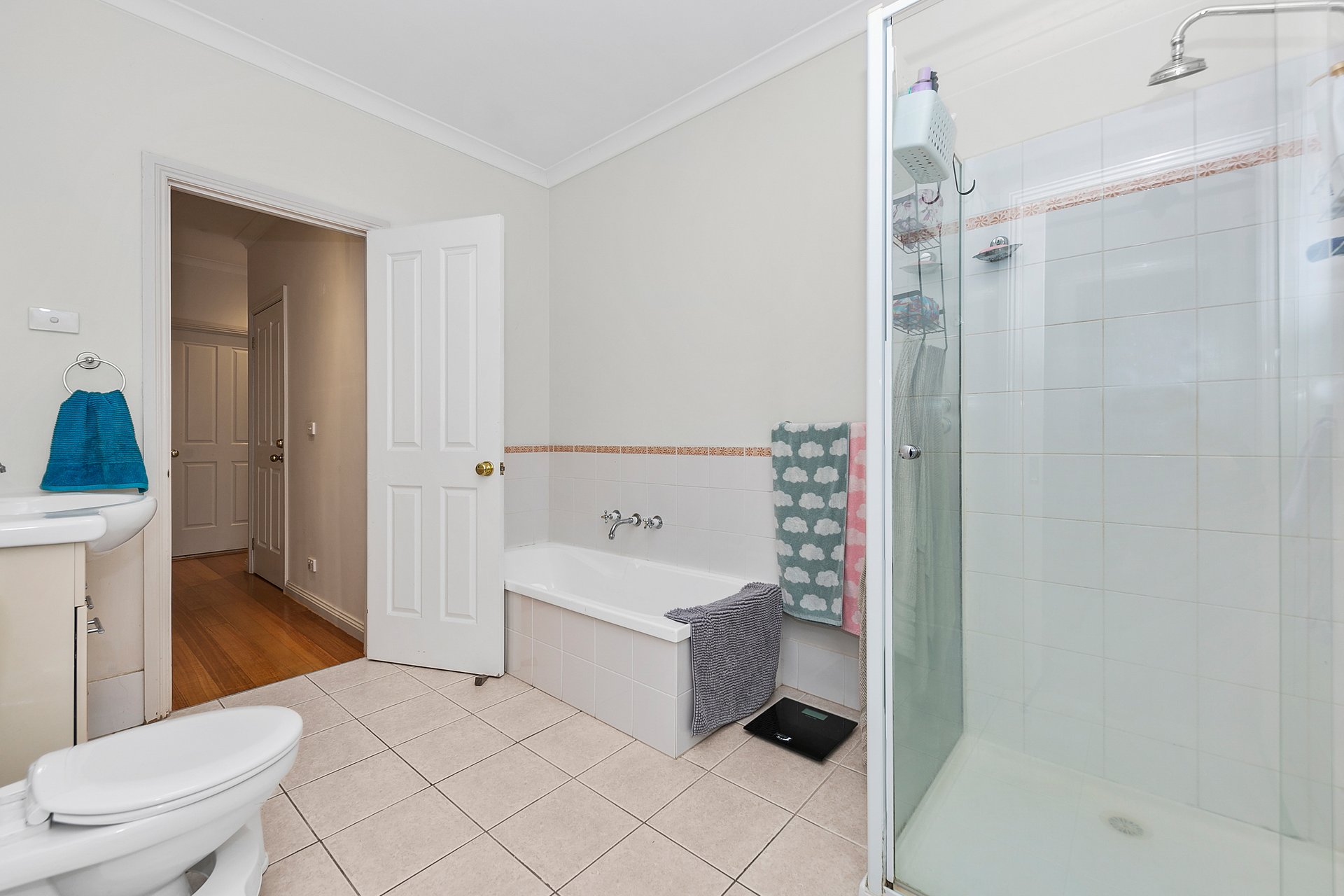 2/18 McGhee Avenue, Mitcham image 4
