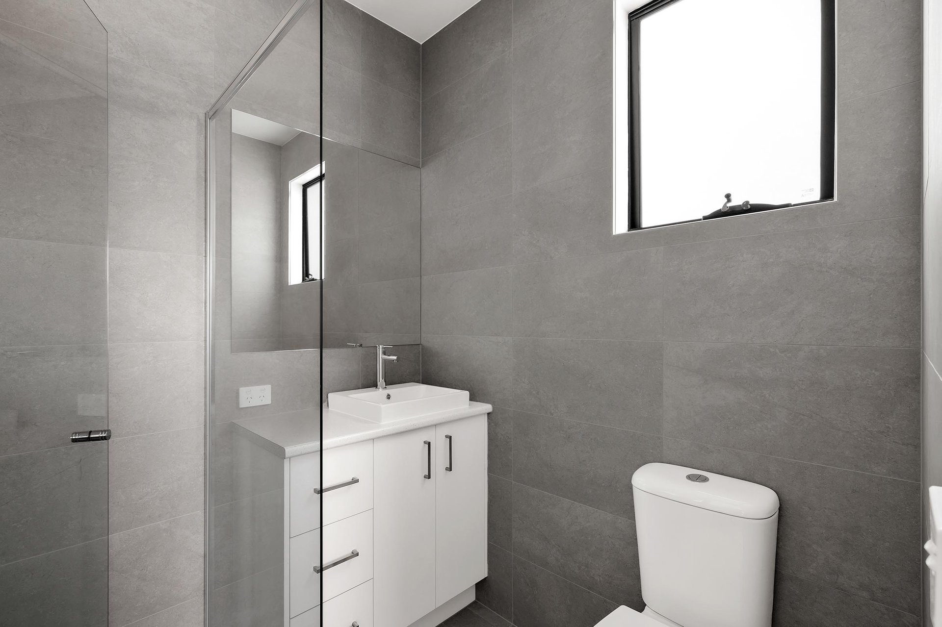 2/18 Mines Road, Ringwood image 5