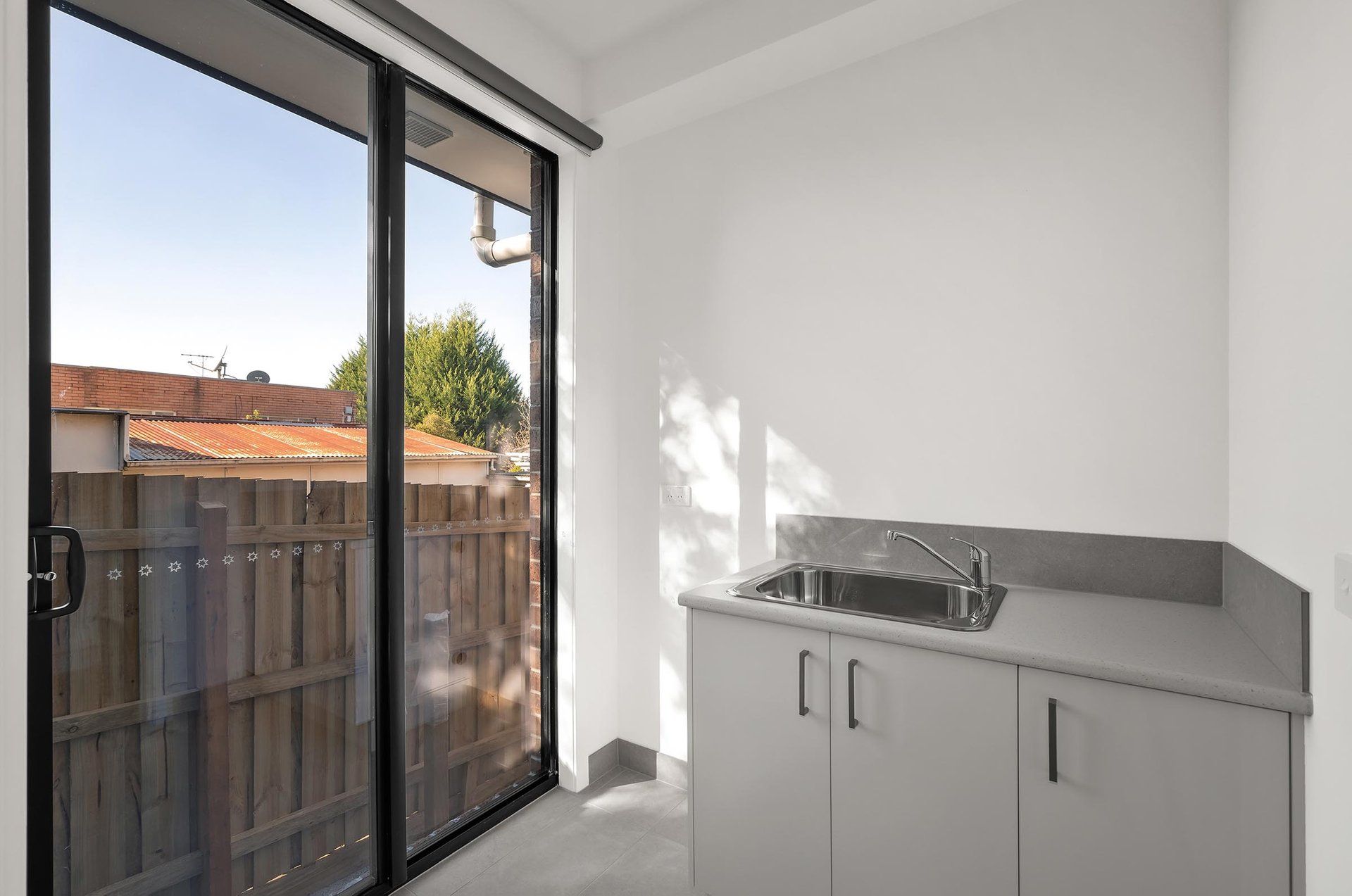 2/18 Mines Road, Ringwood image 7