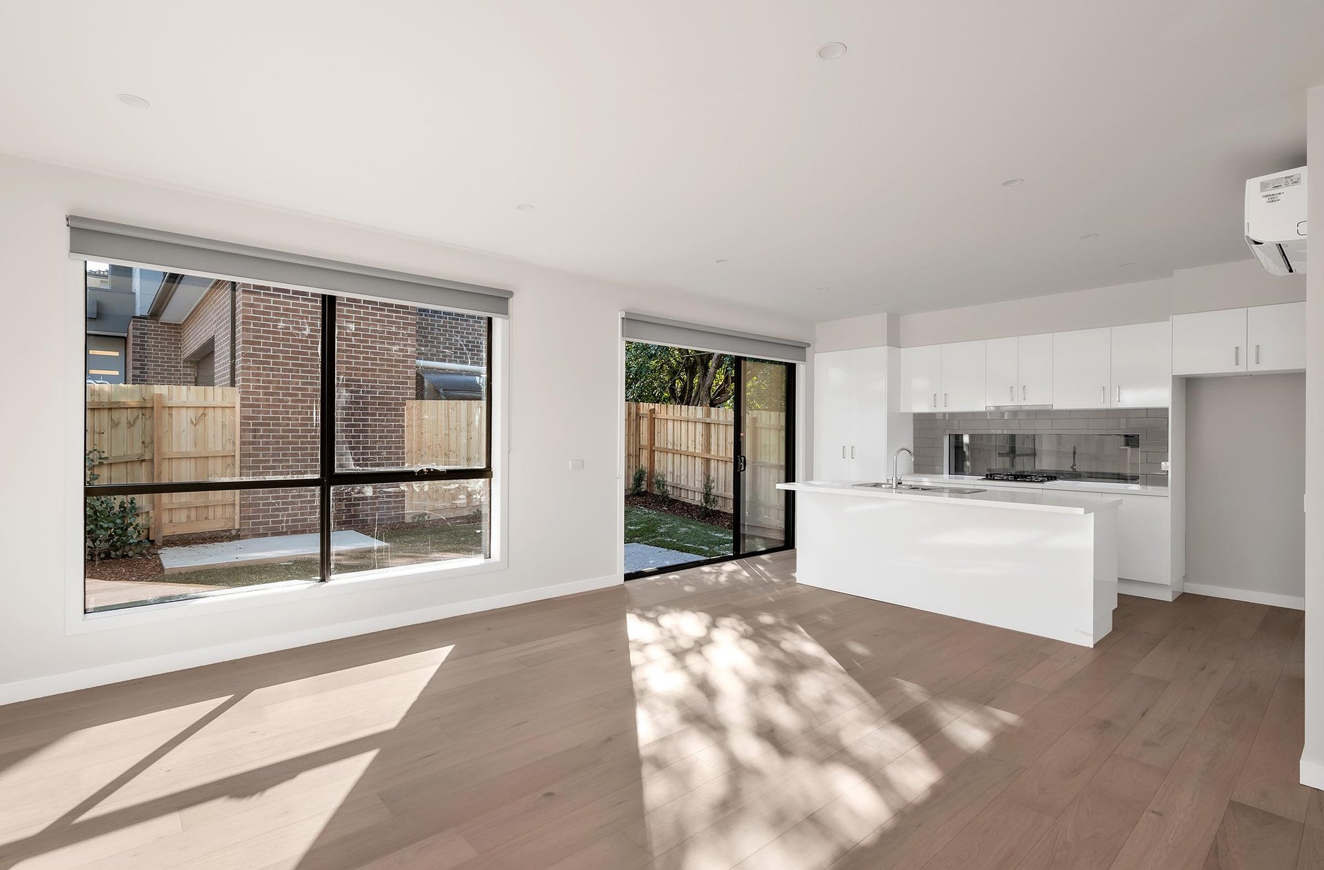 2/18 Mines Road, Ringwood image 2