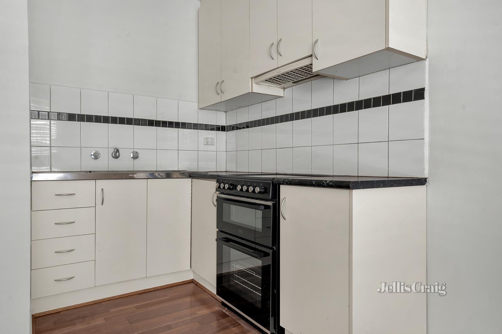 2/18 Mitchell Street, Brunswick image 5