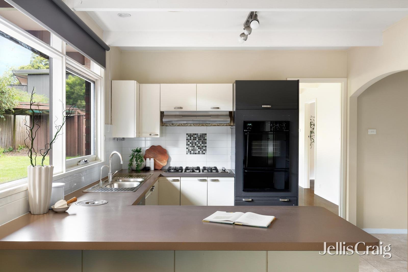 218 Mountain View Road, Briar Hill image 5