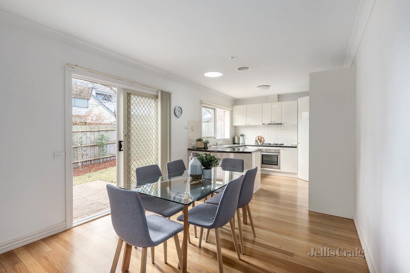 2/18 Orchard Crescent, Mont Albert North image 3