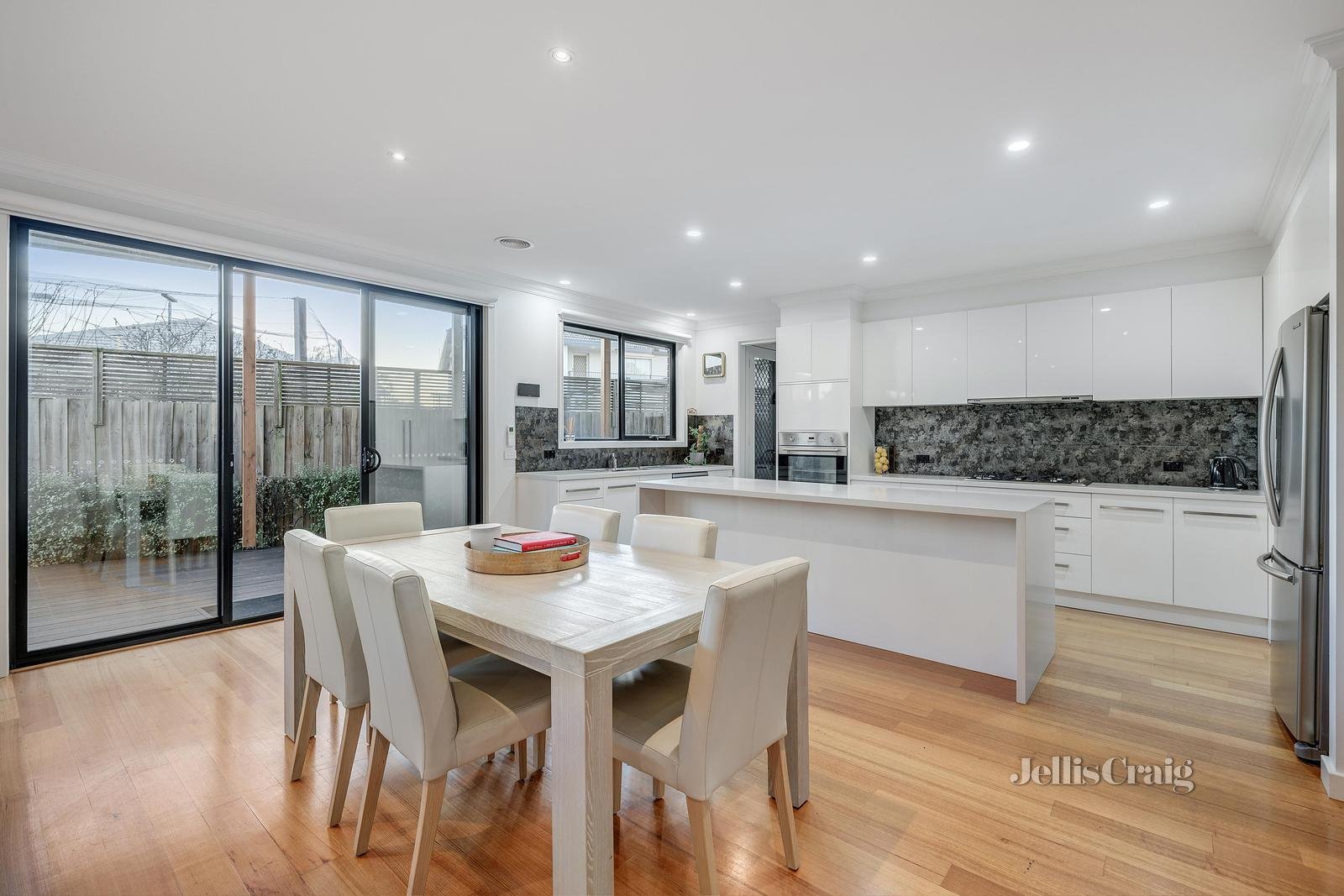 2/18 Panorama Drive, Forest Hill image 1