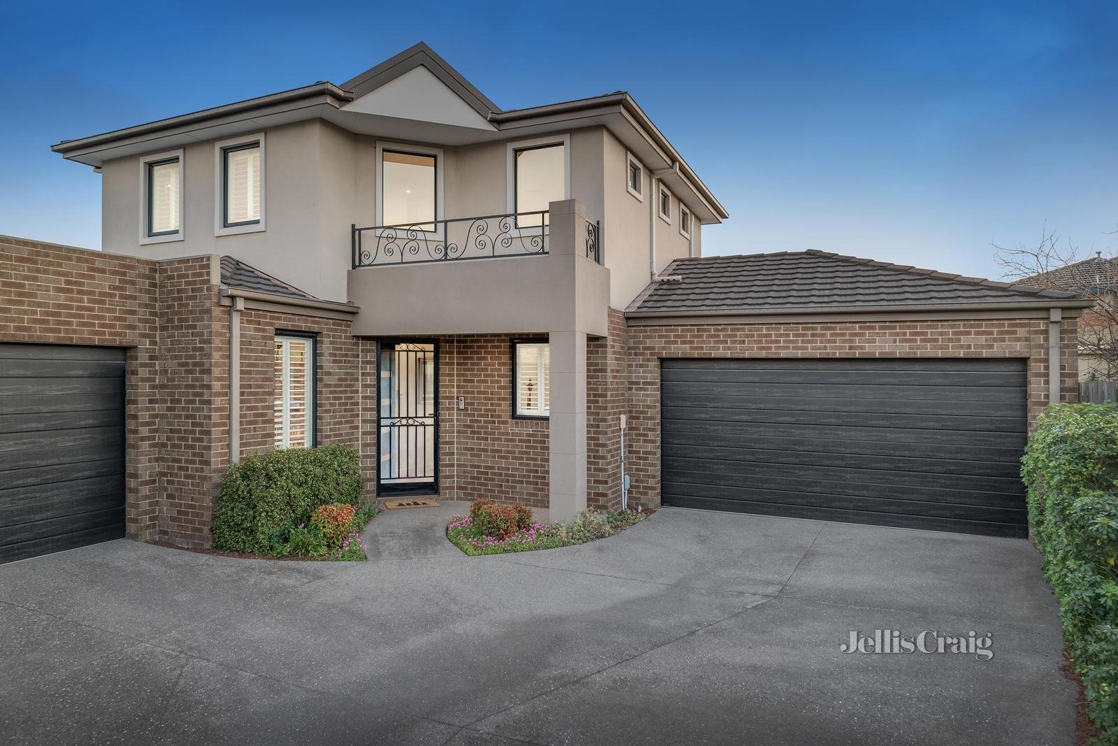 2/18 Panorama Drive, Forest Hill image 2