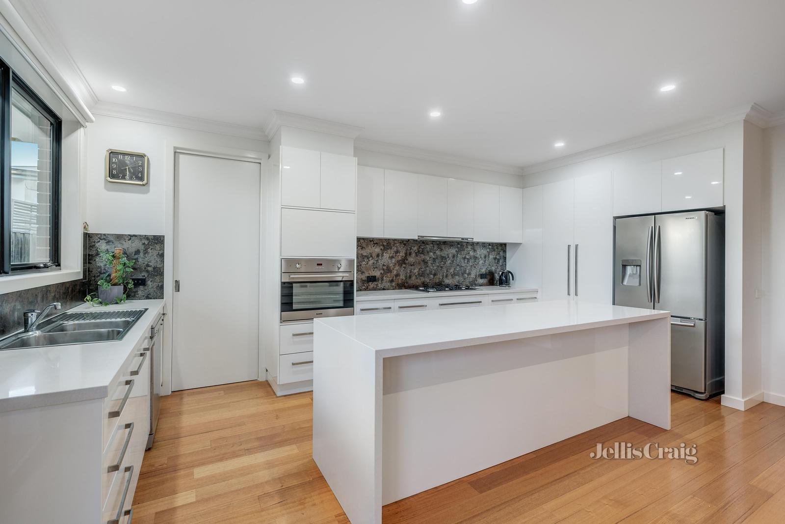 2/18 Panorama Drive, Forest Hill image 3