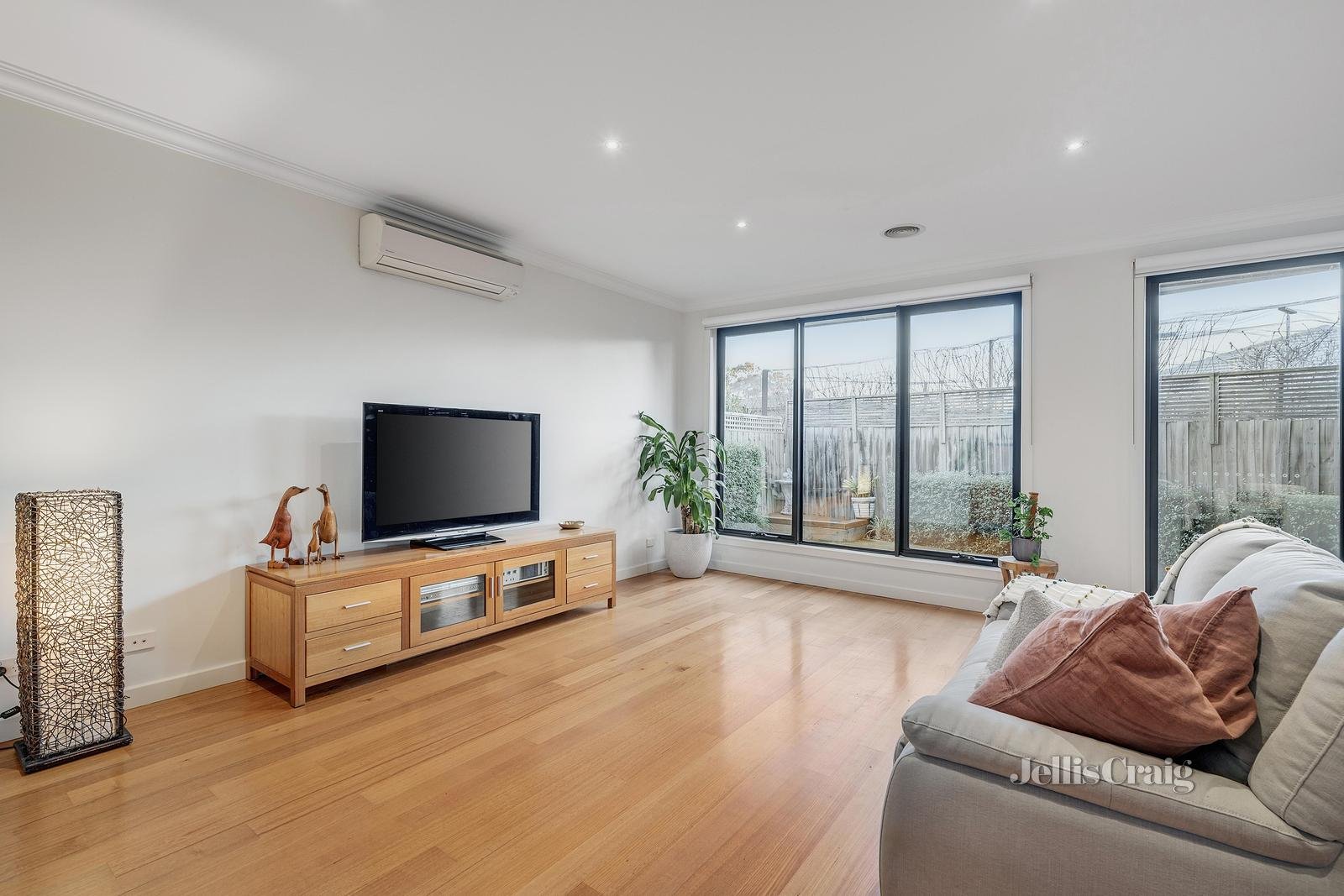 2/18 Panorama Drive, Forest Hill image 4