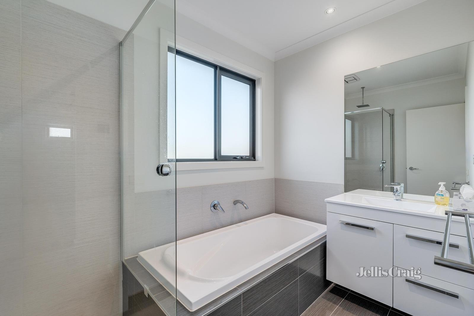 2/18 Panorama Drive, Forest Hill image 10