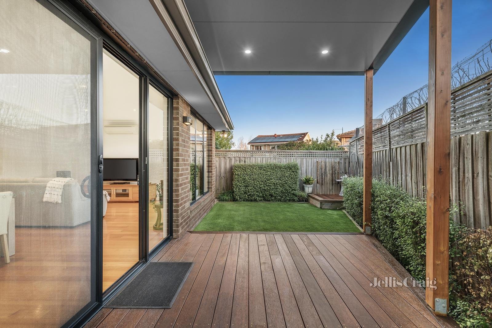 2/18 Panorama Drive, Forest Hill image 11