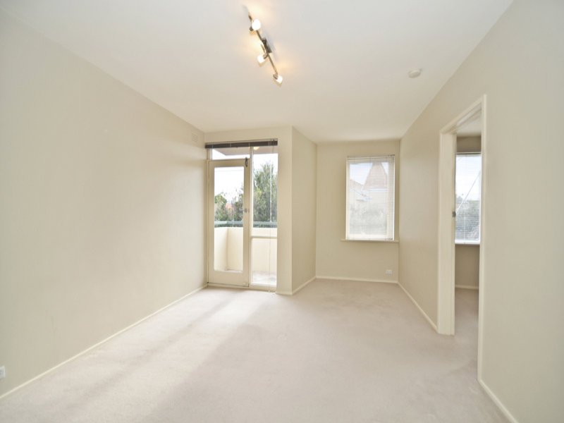 2/18 Patterson Street, Middle Park image 3